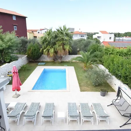 Holiday Home Banjole Vila