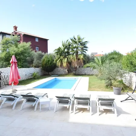 Holiday Home Banjole Vila